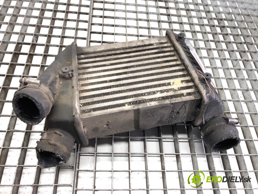 AUDI A4 B6 Kombi 2003 132 kW 2.5 TDI quattro 2496 intercooler pravý 8E0145806C (Intercooler (chladič stlačeného vzduchu))