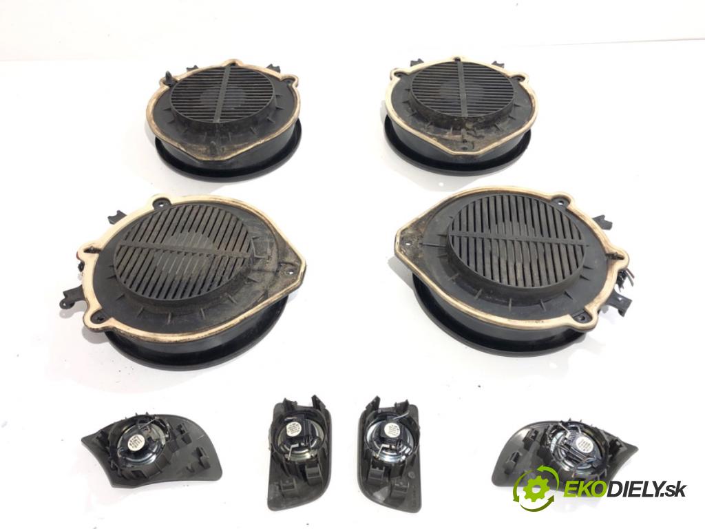 AUDI A4 B6 Kombi 2003 132 kW 2.5 TDI quattro 2496 reproduktory 8E0035411 8E0035399