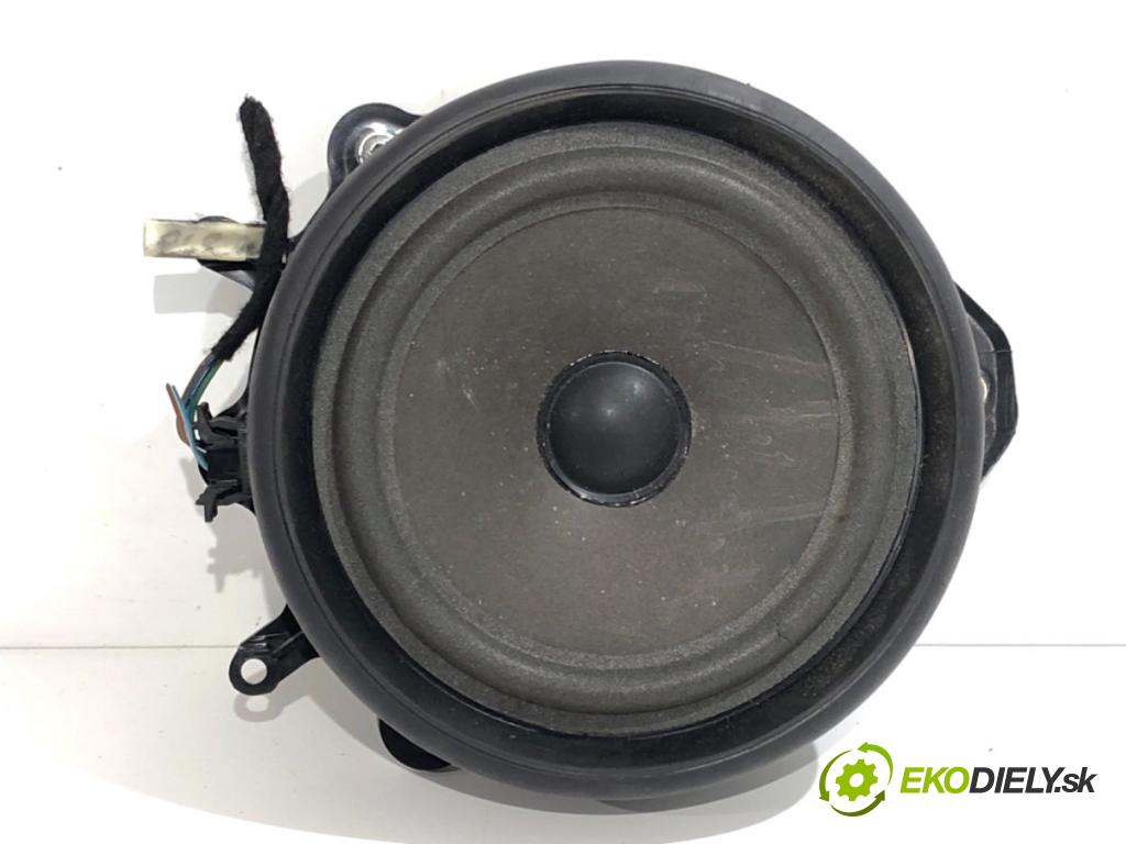 AUDI A4 B6 Kombi 2003 132 kW 2.5 TDI quattro 2496 reproduktory 8E0035411 8E0035399