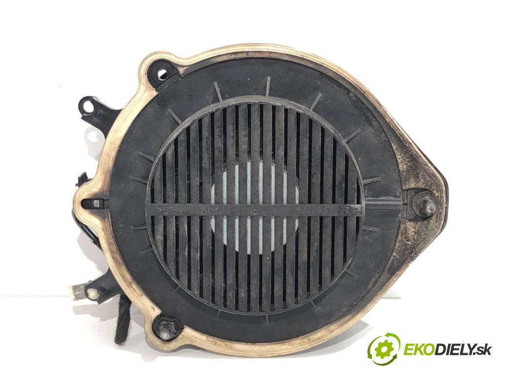 AUDI A4 B6 Kombi 2003 132 kW 2.5 TDI quattro 2496 reproduktory 8E0035411 8E0035399