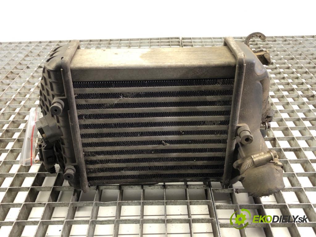 AUDI A4 B6 Kombi 2003 132 kW 2.5 TDI quattro 2496 intercooler levý  (Intercooler (chladič stlačeného vzduchu))
