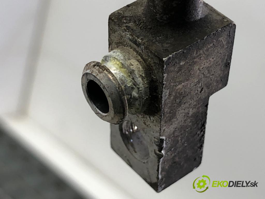 SUZUKI SWIFT III liftback 2007 68 kW 1.3 (RS 413) 1328 rúrka klimatizácie  (Rúrka klimatizácie)