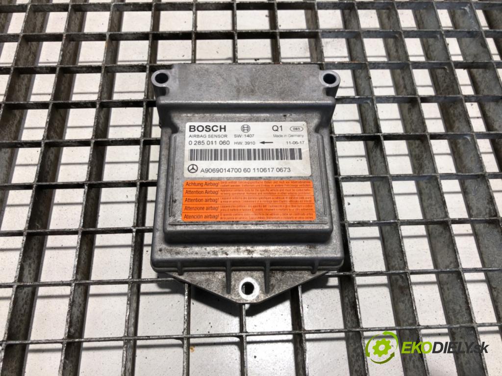 MERCEDES-BENZ W906 Skrzynia 2011 120 kW 216 CDI (906.611, 906.613) 2143 senzor airbag 0285011060 (Snímač)