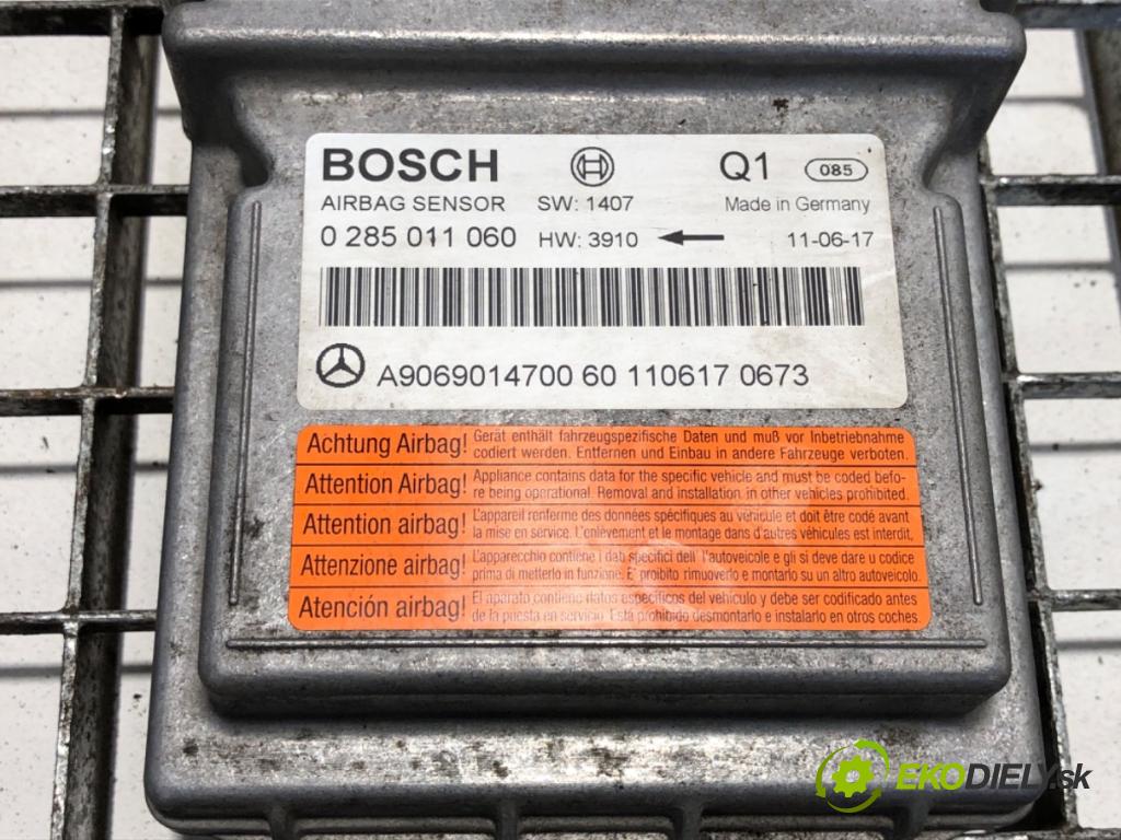 MERCEDES-BENZ W906 Skrzynia 2011 120 kW 216 CDI (906.611, 906.613) 2143 senzor airbag 0285011060 (Snímač)