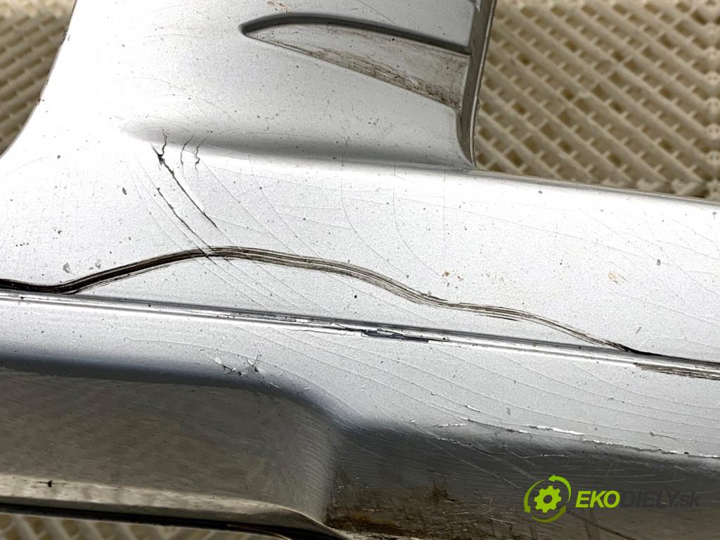 AUDI A3 8P liftback 2003 103 kW 2.0 TDI 1968 Nárazník predný  (Kľučka dverí ostatné)