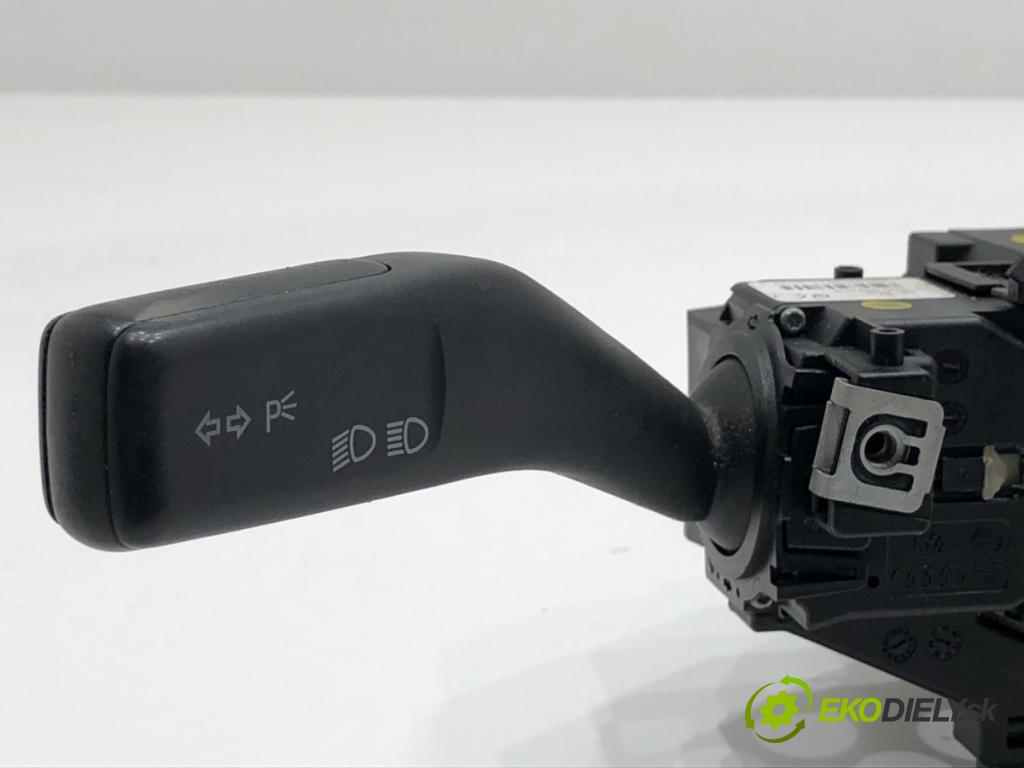 AUDI A3 8P liftback 2003 103 kW 2.0 TDI 1968 Prepínač kombinovaný 1K0953503F (Prepínacie páčky pod volantom)