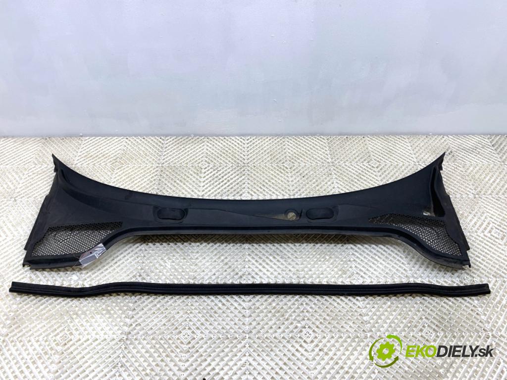 AUDI A3 8P liftback 2003 103 kW 2.0 TDI 1968 Torpédo, plast pod čelné okno 8P1819415A (Torpédo (plast pod čelným sklom))