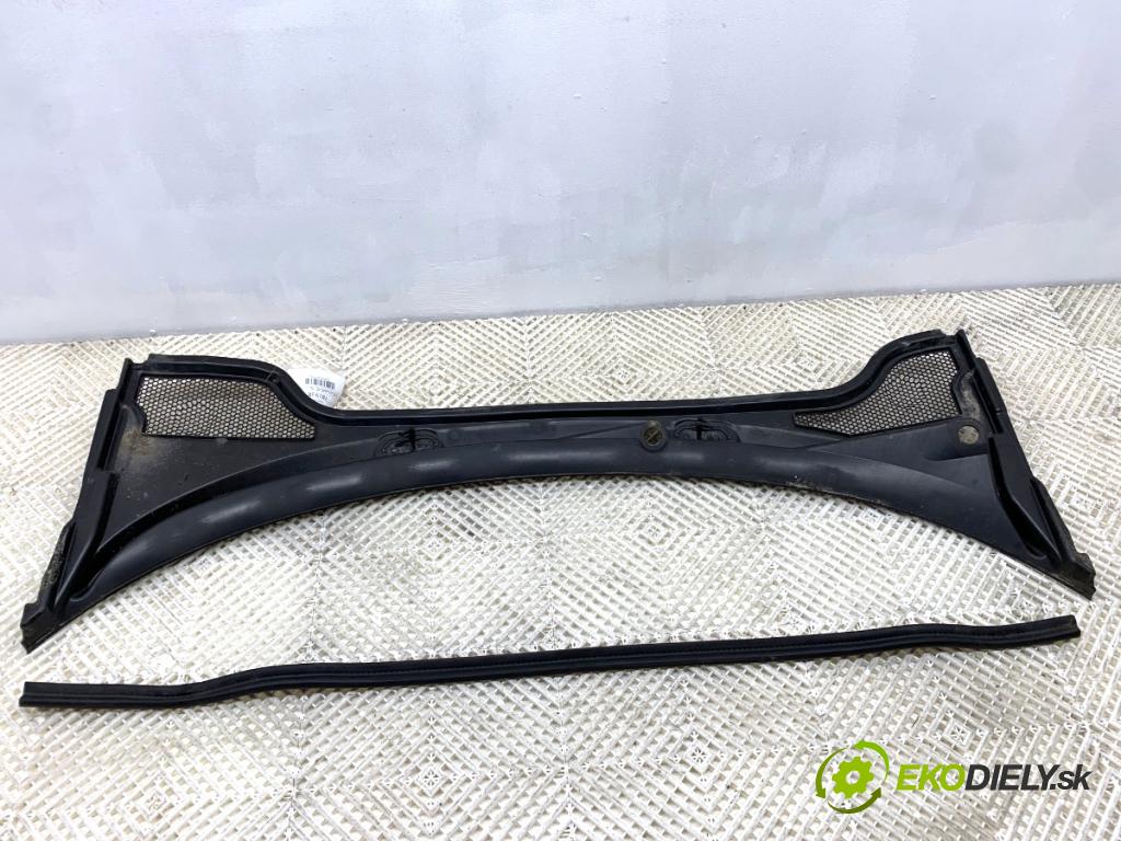 AUDI A3 8P liftback 2003 103 kW 2.0 TDI 1968 Torpédo, plast pod čelné okno 8P1819415A (Torpédo (plast pod čelným sklom))