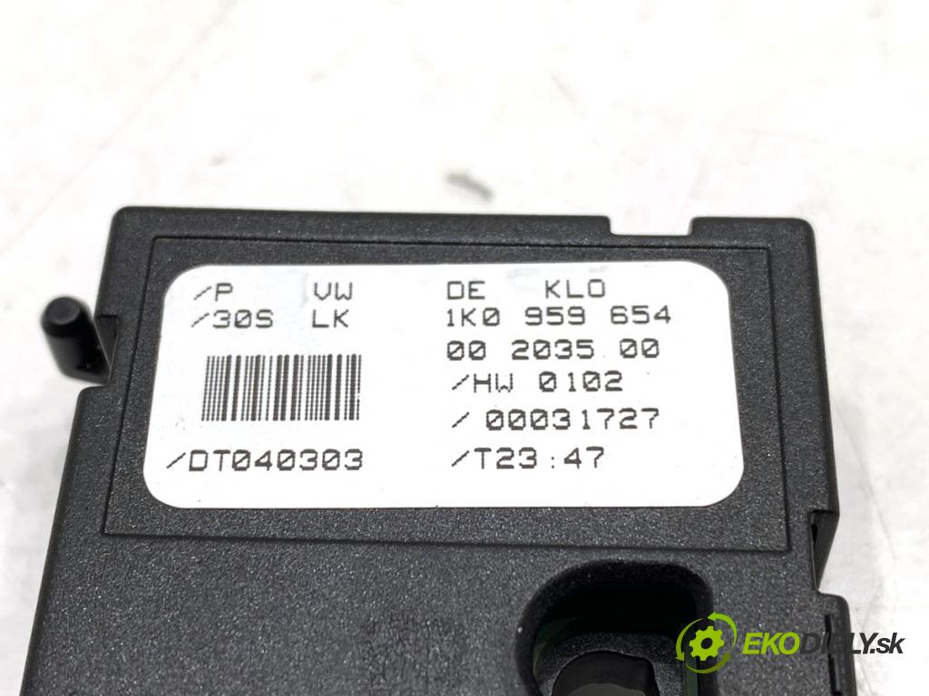 AUDI A3 8P liftback 2003 103 kW 2.0 TDI 1968 snímač ÚHEL: otáčky 1K0959654