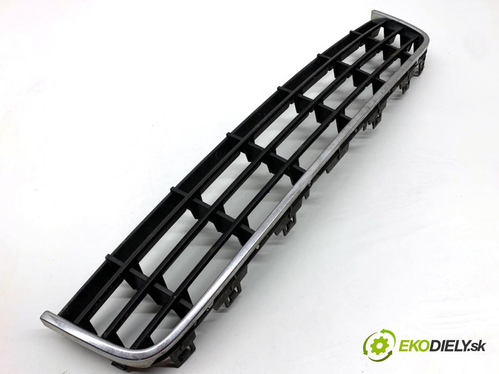 AUDI A3 8P liftback 2003 103 kW 2.0 TDI 1968 mří nárazníka přední část 8P3807647 (Přední mřížka (maska chladiče))