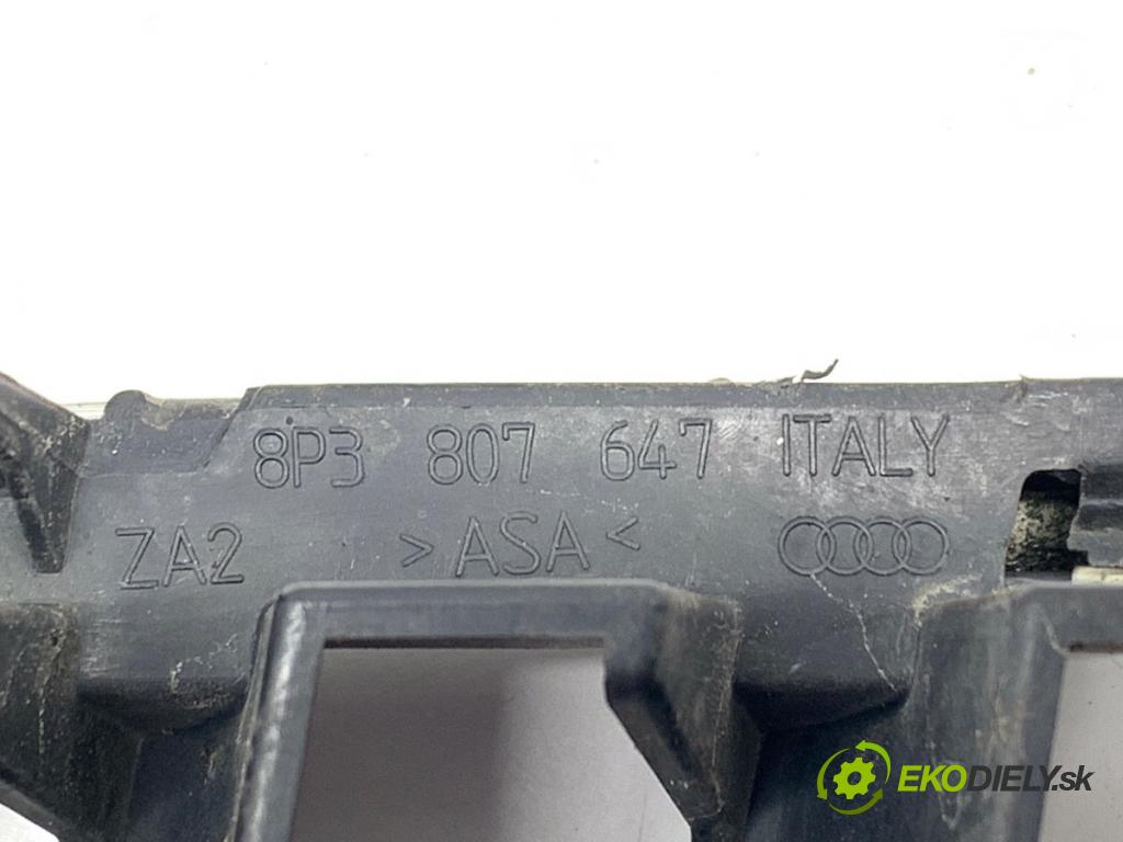 AUDI A3 8P liftback 2003 103 kW 2.0 TDI 1968 mří nárazníka přední část 8P3807647 (Přední mřížka (maska chladiče))