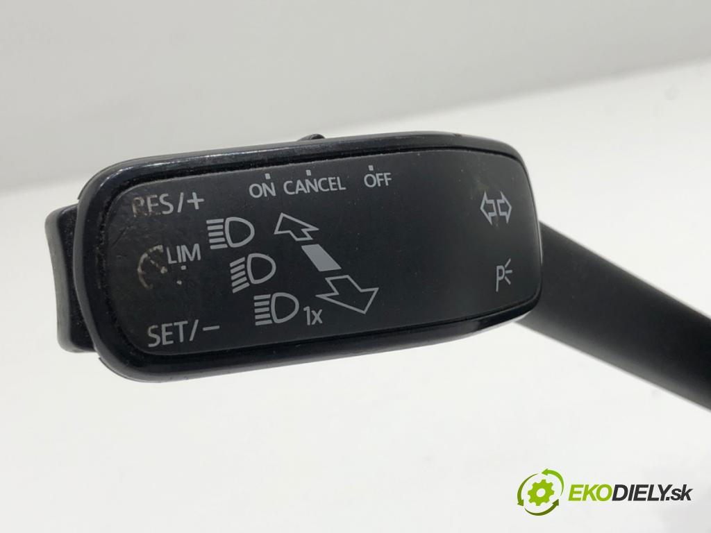 SKODA FABIA III Kombi 2018 55 kW 1.0 999 Prepínač kombinovaný 2Q0953521F (Prepínacie páčky pod volantom)