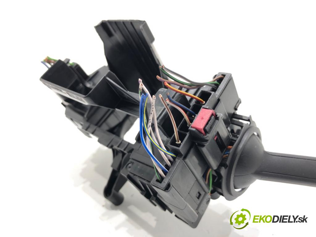 SKODA FABIA III Kombi 2018 55 kW 1.0 999 Prepínač kombinovaný 2Q0953521F (Prepínacie páčky pod volantom)