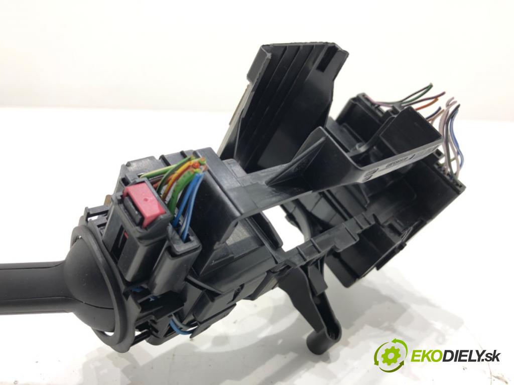 SKODA FABIA III Kombi 2018 55 kW 1.0 999 Prepínač kombinovaný 2Q0953521F (Prepínacie páčky pod volantom)