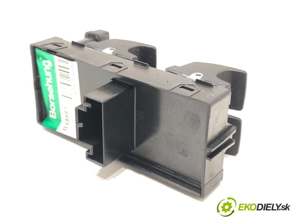 SKODA FABIA III Kombi 2018 55 kW 1.0 999 Prepínač okien  (Prepínacie páčky pod volantom)