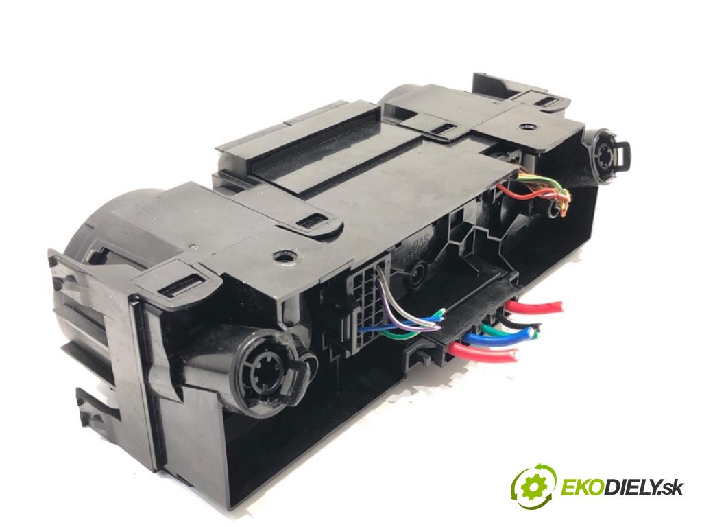 SKODA FABIA III Kombi 2018 55 kW 1.0 999 Panel ovládania kúrenia  (Prepínacie páčky pod volantom)