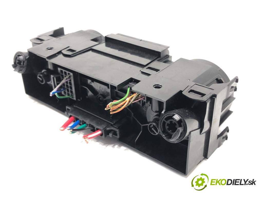 SKODA FABIA III Kombi 2018 55 kW 1.0 999 Panel ovládania kúrenia  (Prepínacie páčky pod volantom)