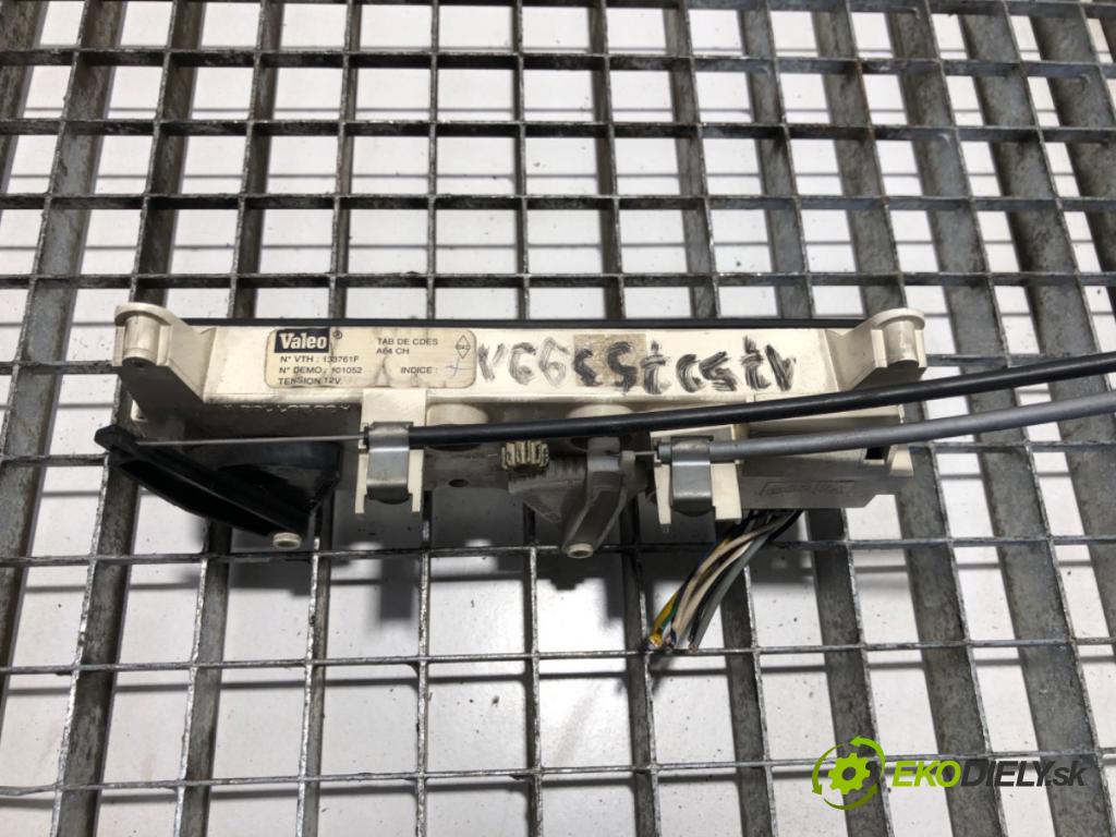 RENAULT MASTER II Autobus 2000 59 kW 2.5 D 2499 Panel ovládania kúrenia 133761F (Prepínacie páčky pod volantom)