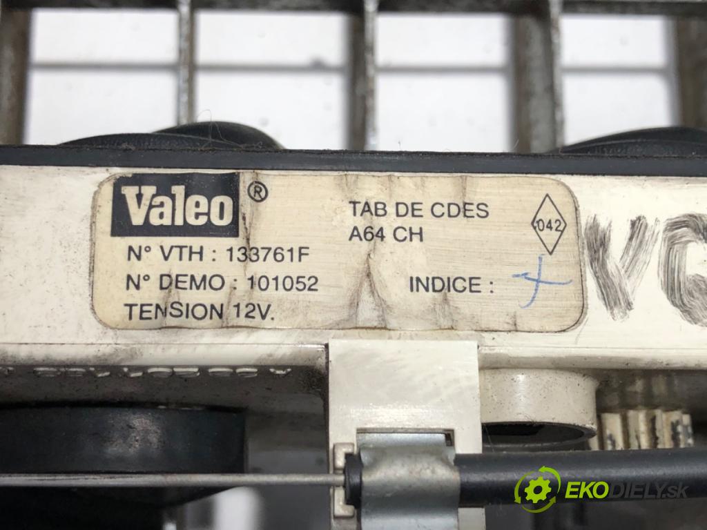 RENAULT MASTER II Autobus 2000 59 kW 2.5 D 2499 Panel ovládania kúrenia 133761F (Prepínacie páčky pod volantom)