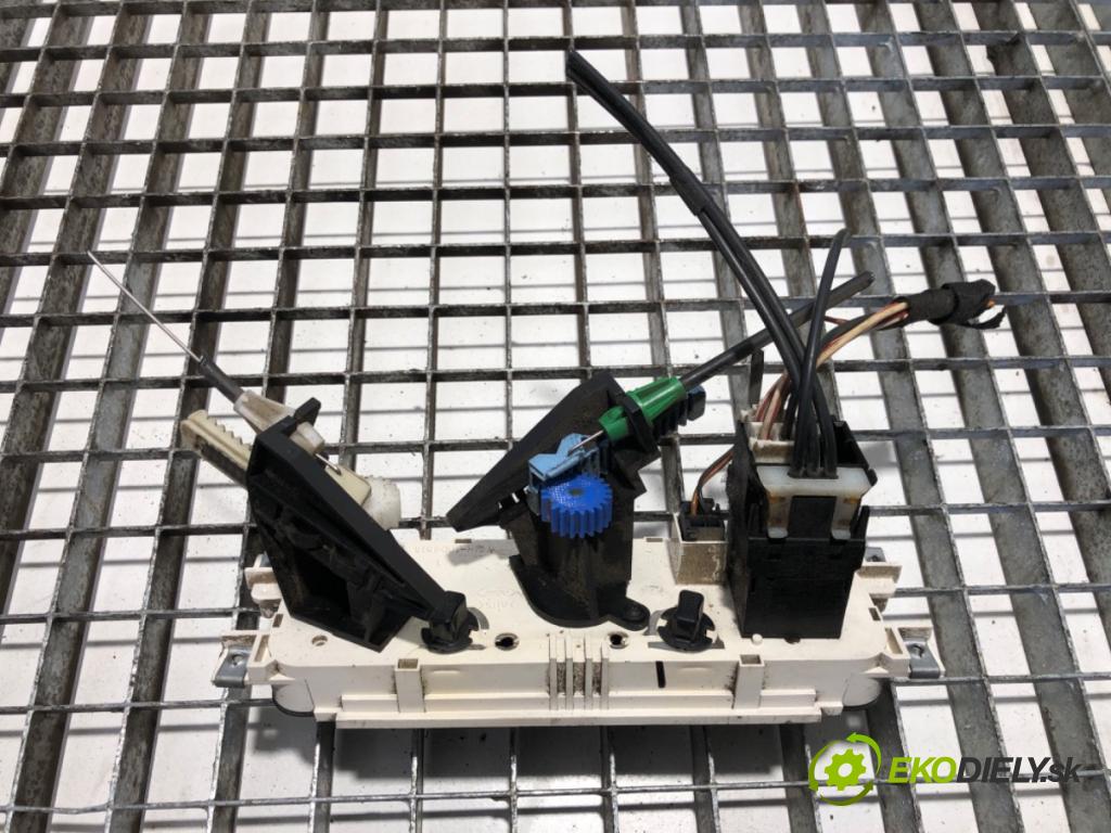 FORD TRANSIT IV Skrzynia 2005 63 kW 2.0 DI (FAE_, FAF_, FAG_) 1998 Panel ovládania kúrenia  (Prepínacie páčky pod volantom)