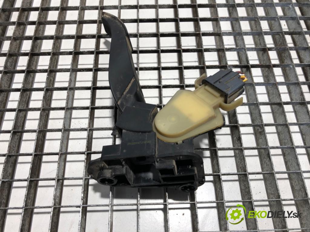 FORD TRANSIT IV Skrzynia 2005 63 kW 2.0 DI (FAE_, FAF_, FAG_) 1998 Potenciometer plynu  (Potenciometer plynového pedálu)