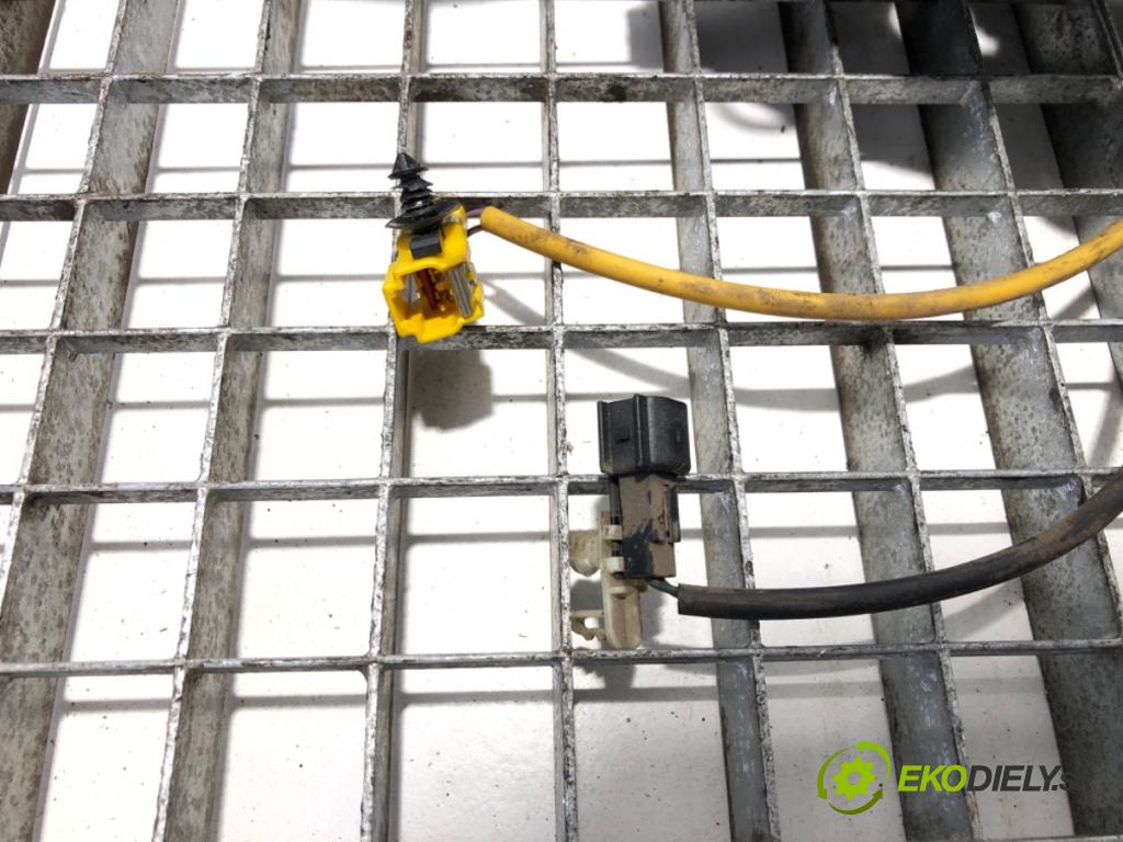 FORD TRANSIT IV Skrzynia 2005 63 kW 2.0 DI (FAE_, FAF_, FAG_) 1998 Prepínač kombinovaný YC1T-14A664-AE (Prepínacie páčky pod volantom)