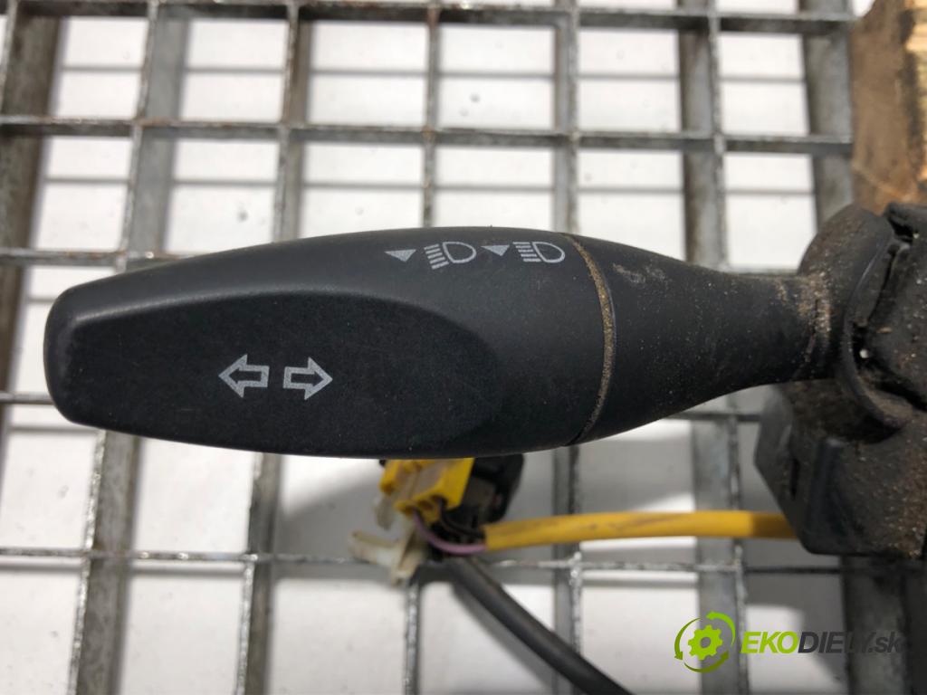 FORD TRANSIT IV Skrzynia 2005 63 kW 2.0 DI (FAE_, FAF_, FAG_) 1998 Prepínač kombinovaný YC1T-14A664-AE (Prepínacie páčky pod volantom)