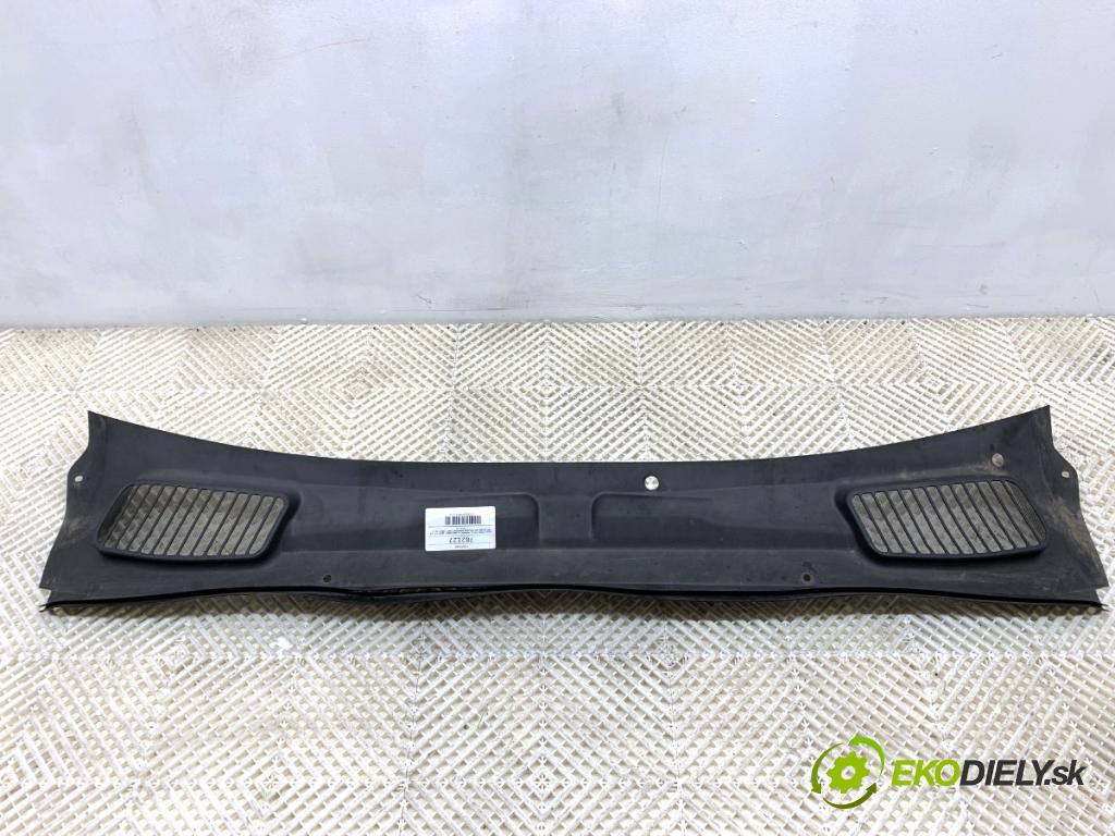 FORD MONDEO MK4 liftback 2007 92 kW 1.8 TDCi 1753 torpédo plast pod čelní okno  (Plast pod čelním sklem)