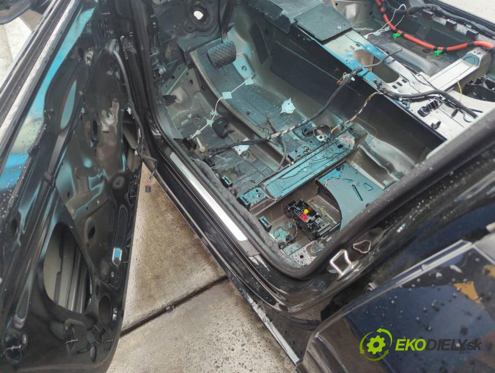 AUDI A4 B9 sedan 2024 110 kW 35 TFSI Mild Hybrid 1984 KAROSERIA ČTVRŤÁK blatník zadní část levý pravý práh střecha PODŁUŻNICA levý pravý