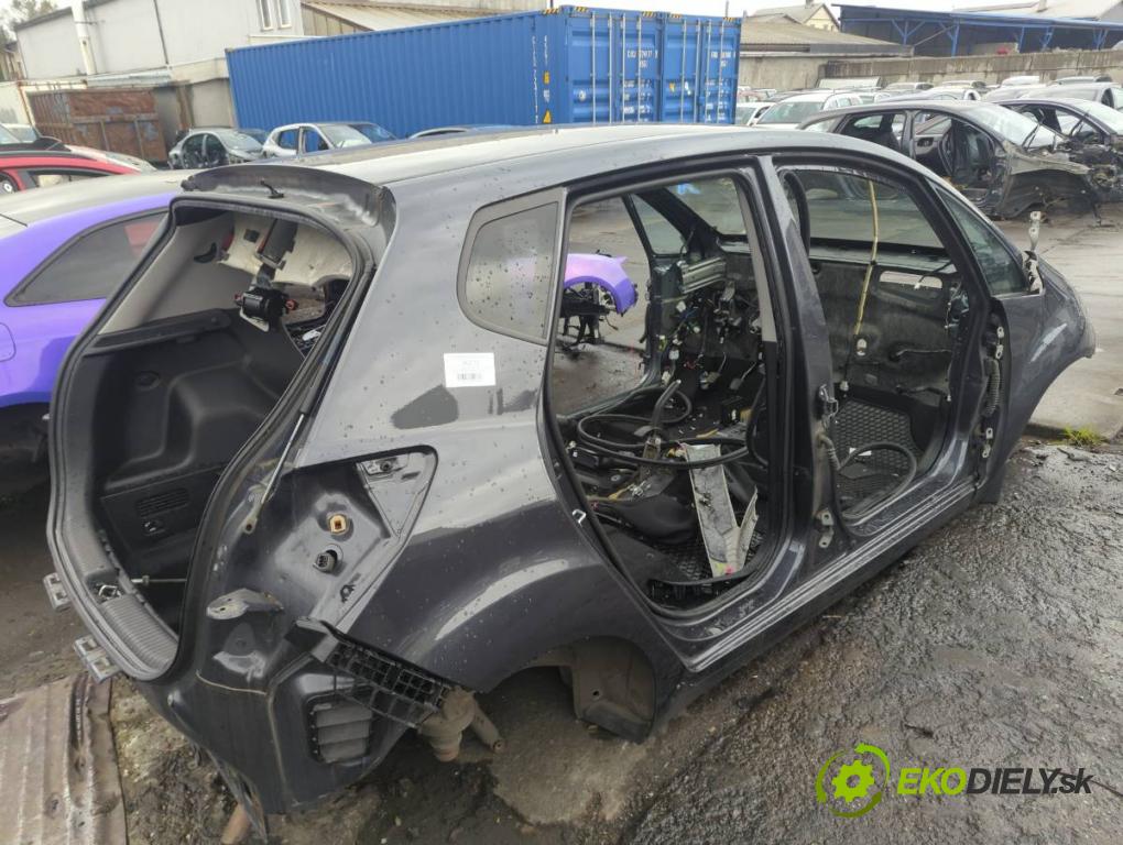 KIA VENGA liftback 2018 66 kW 1.4 CVVT 1396 KAROSERIA ČTVRŤÁK blatník zadní část levý pravý práh střecha PODŁUŻNICA levý pravý