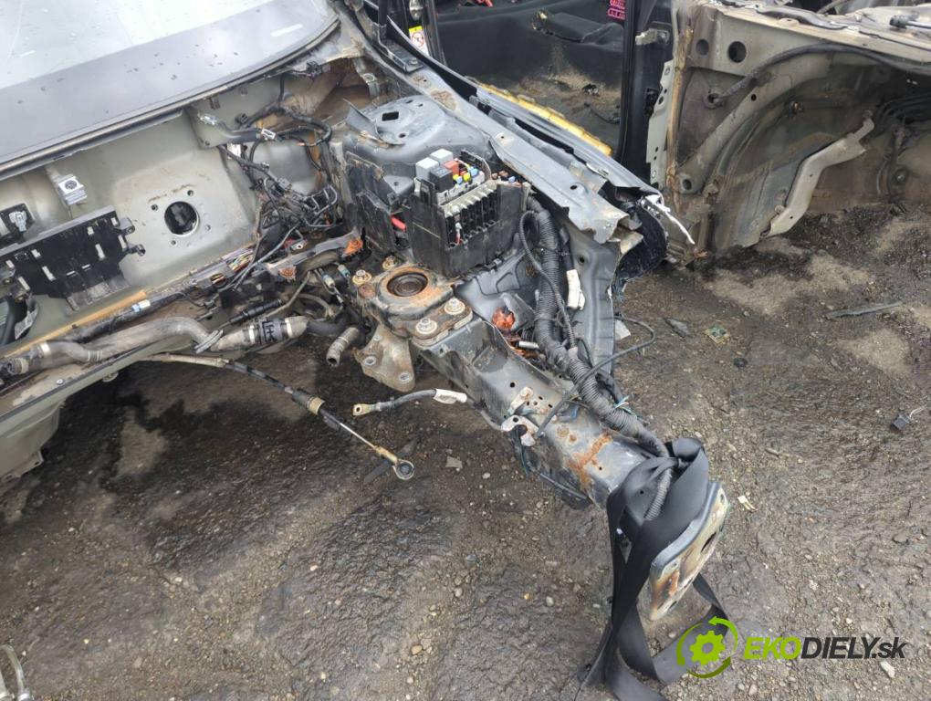 VOLVO V60 I Kombi 2014 133 kW D4 1969 KAROSERIA ČTVRŤÁK blatník zadní část levý pravý práh střecha PODŁUŻNICA levý pravý