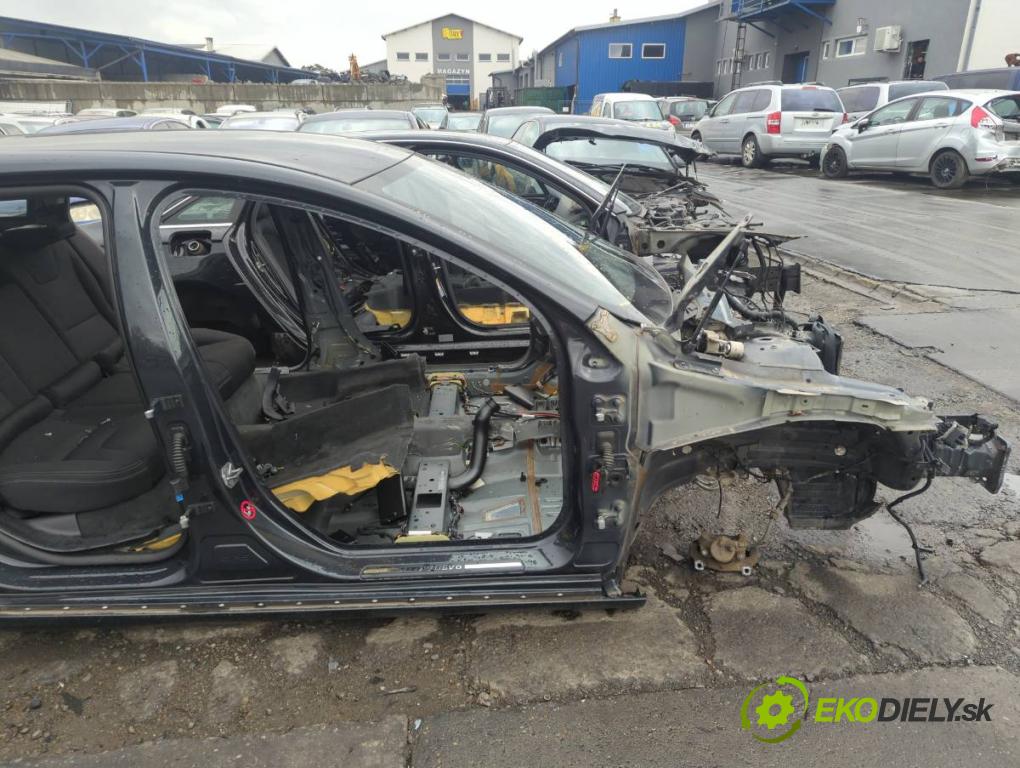 VOLVO V60 I Kombi 2014 133 kW D4 1969 KAROSERIA ČTVRŤÁK blatník zadní část levý pravý práh střecha PODŁUŻNICA levý pravý