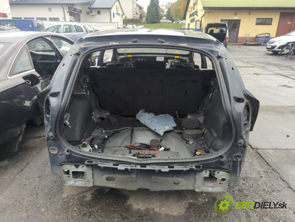 VOLVO V60 I Kombi 2014 133 kW D4 1969 KAROSERIA ČTVRŤÁK blatník zadní část levý pravý práh střecha PODŁUŻNICA levý pravý