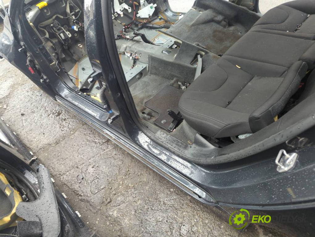 VOLVO V60 I Kombi 2014 133 kW D4 1969 KAROSERIA ČTVRŤÁK blatník zadní část levý pravý práh střecha PODŁUŻNICA levý pravý