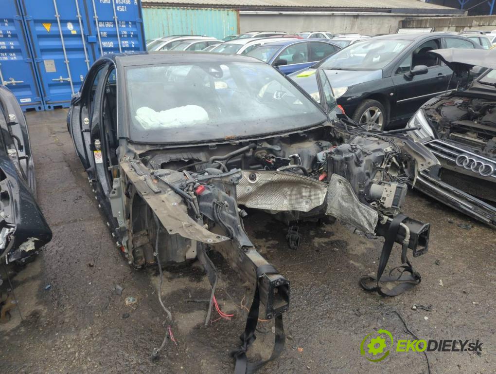 AUDI A6 C7 sedan 2013 150 kW 3.0 TDI quattro 2967 KAROSERIA ČTVRŤÁK blatník zadní část levý pravý práh střecha PODŁUŻNICA levý pravý 