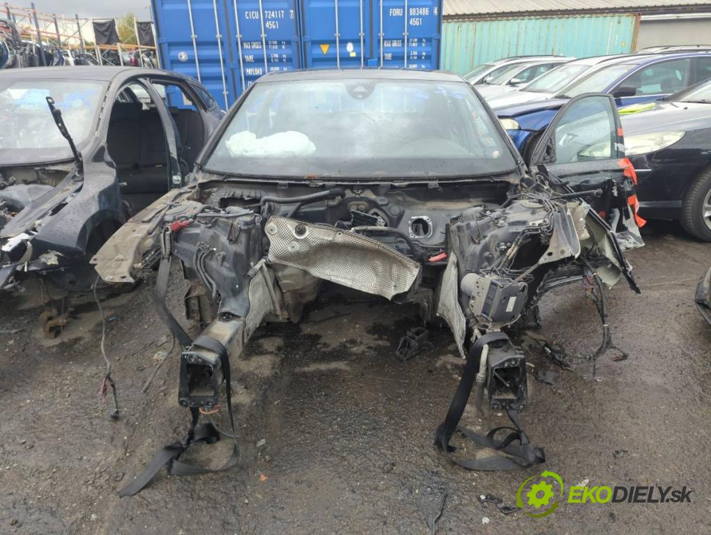 AUDI A6 C7 sedan 2013 150 kW 3.0 TDI quattro 2967 KAROSERIA ČTVRŤÁK blatník zadní část levý pravý práh střecha PODŁUŻNICA levý pravý