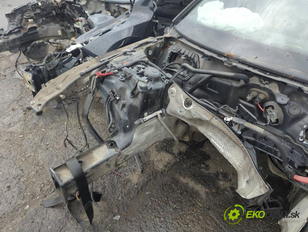 AUDI A6 C7 sedan 2013 150 kW 3.0 TDI quattro 2967 KAROSERIA ČTVRŤÁK blatník zadní část levý pravý práh střecha PODŁUŻNICA levý pravý