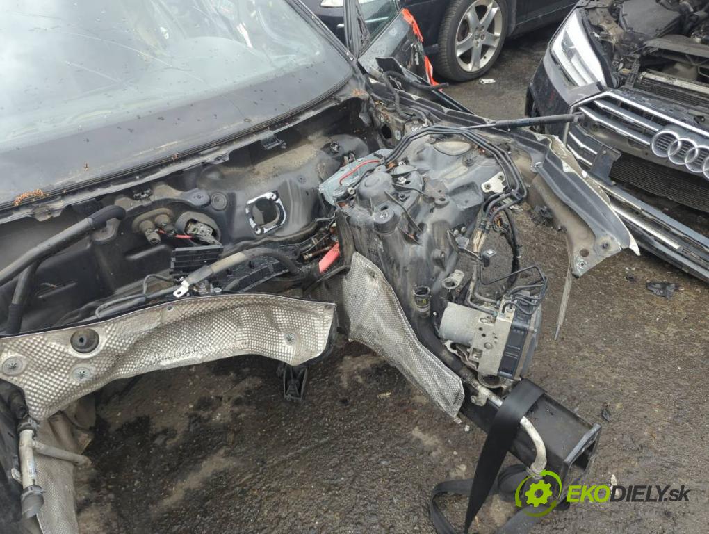 AUDI A6 C7 sedan 2013 150 kW 3.0 TDI quattro 2967 KAROSERIA ČTVRŤÁK blatník zadní část levý pravý práh střecha PODŁUŻNICA levý pravý