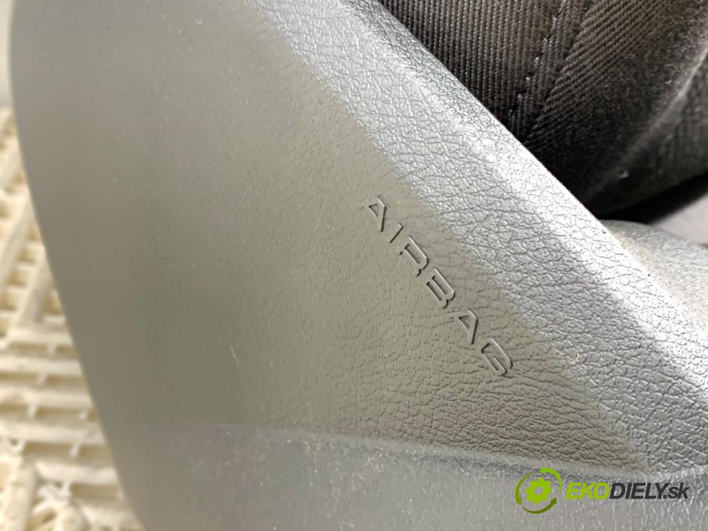 AUDI A4 B9 Kombi 2016 110 kW 2.0 TDI 1968 sedadlo pravý přední část