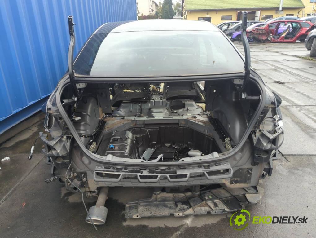 RENAULT MEGANE IV sedan 2019 103 kW 1.3 TCe 140 (LVNB) 1332 KAROSERIA ČTVRŤÁK blatník zadní část levý pravý práh střecha PODŁUŻNICA levý pravý