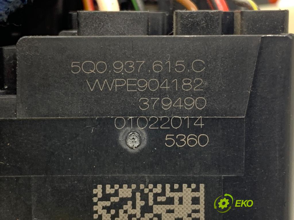 VW GOLF VII liftback 2014 135 kW 2.0 GTD 1968 skříňka poistková 5Q0937615C (Pojistková skříňka)