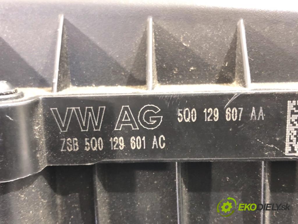 VW GOLF VII liftback 2014 135 kW 2.0 GTD 1968 Obal filtra vzduchu 5Q0129607AA (Obal vzduchového filtra)