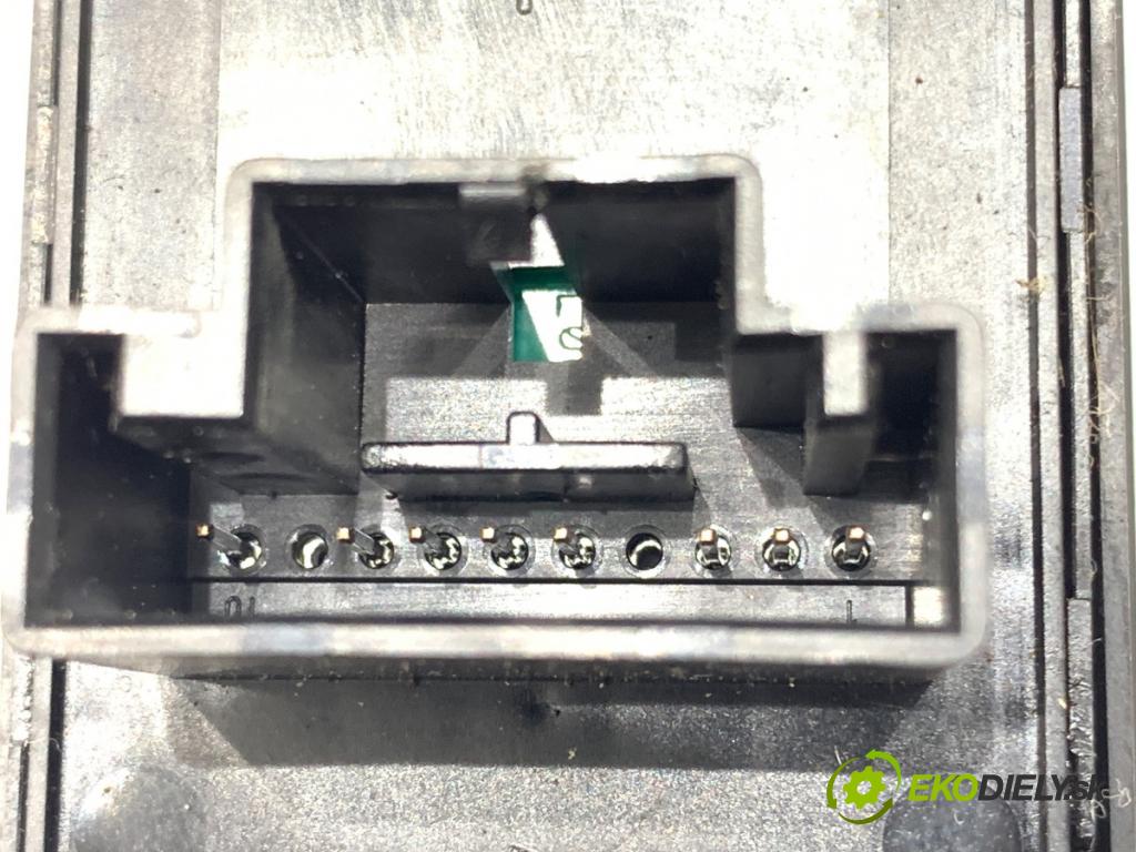 VW GOLF VII liftback 2014 135 kW 2.0 GTD 1968 Prepínač okien 5G0959857C (Prepínacie páčky pod volantom)