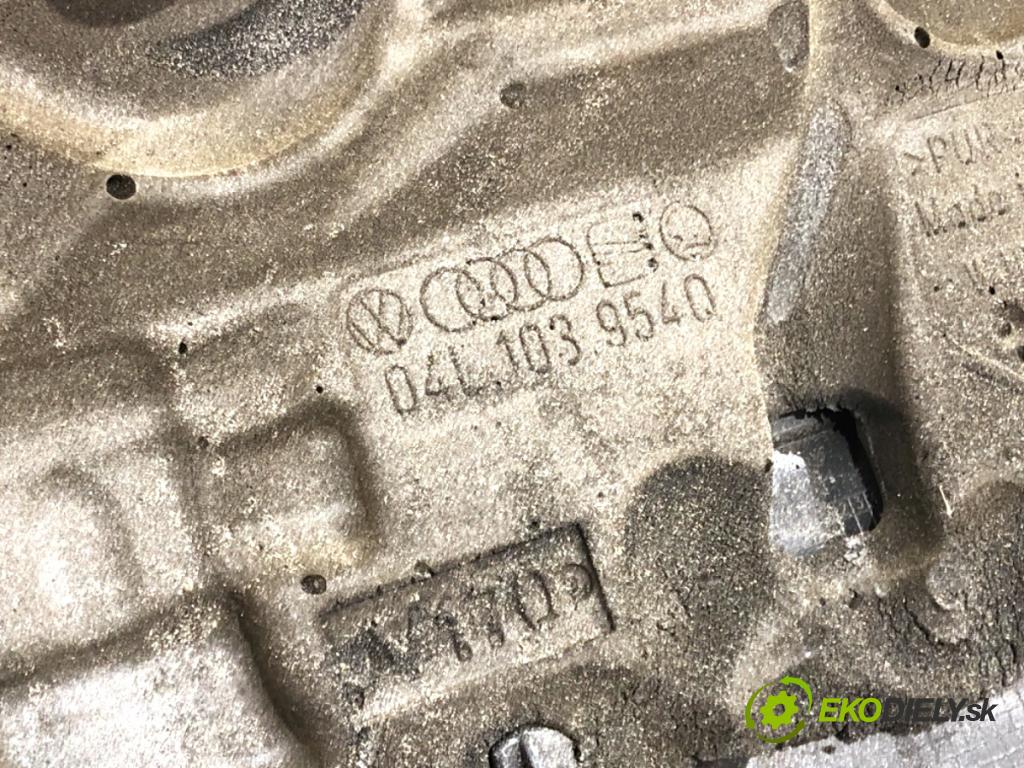 VW GOLF VII liftback 2014 135 kW 2.0 GTD 1968 Kryt Motor 04L103925K (Kryt motora)