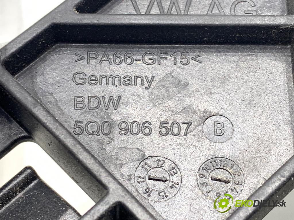 VW GOLF VII liftback 2014 135 kW 2.0 GTD 1968 uchycení řídící jednotky 5Q0906507B
