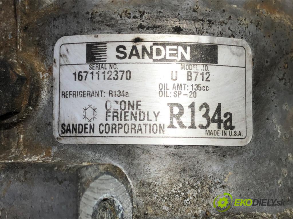 JEEP CHEROKEE XJ samochód terenowy zamknięty 1994 135 kW 4.0 i 3964 Kompresor klimatizácie  (Kompresor klimatizácie)