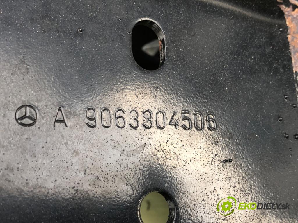 MERCEDES-BENZ W906 Skrzynia 2011 120 kW 216 CDI (906.611, 906.613) 2143 výztuha pod motor A9063304506 (Přední výztuha)