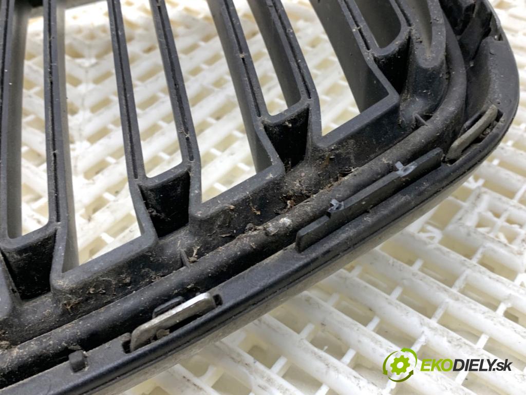 VOLVO V90 II Kombi 2018 110 kW D3 1969 mřížka maska 31425409 (Přední mřížka (maska chladiče))