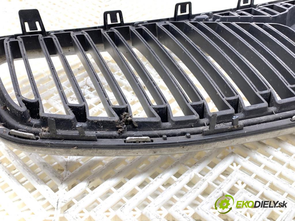 VOLVO V90 II Kombi 2018 110 kW D3 1969 mřížka maska 31425409 (Přední mřížka (maska chladiče))