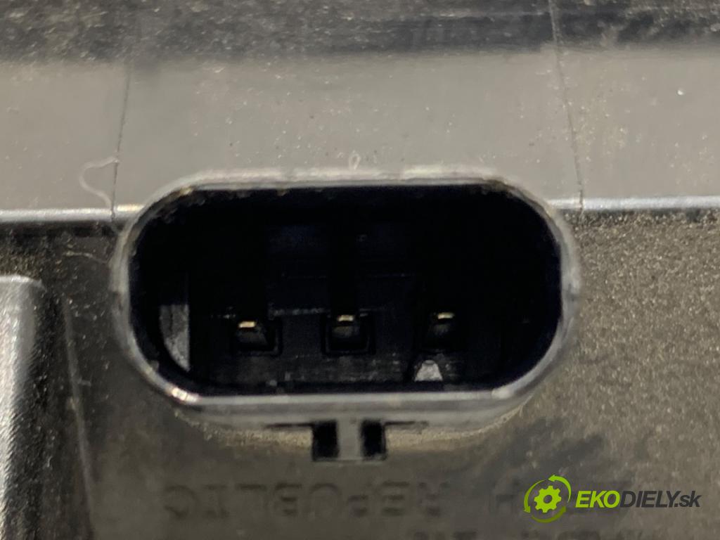 VOLVO V90 II Kombi 2018 110 kW D3 1969 lišta klika dveří zadní část 31675534